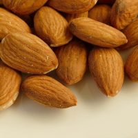 Almonds Peeled Almond Snack Food  - pictavio / Pixabay